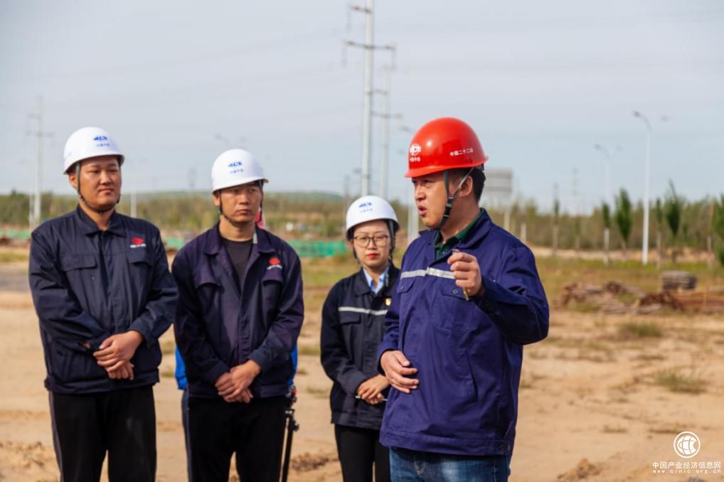 3赤峰市寧保冶金工業有限公司總經理陳葉介紹園區在建項目情況