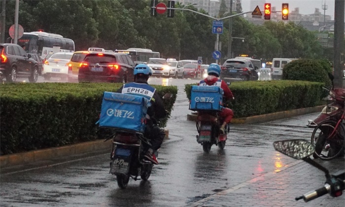 觸目驚心！上海每2.5天就有1名外賣員傷亡 全行業每3人就有1個受傷