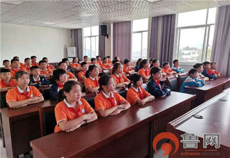 棗莊嶧城區吳林中心小學上好開學普法第一課