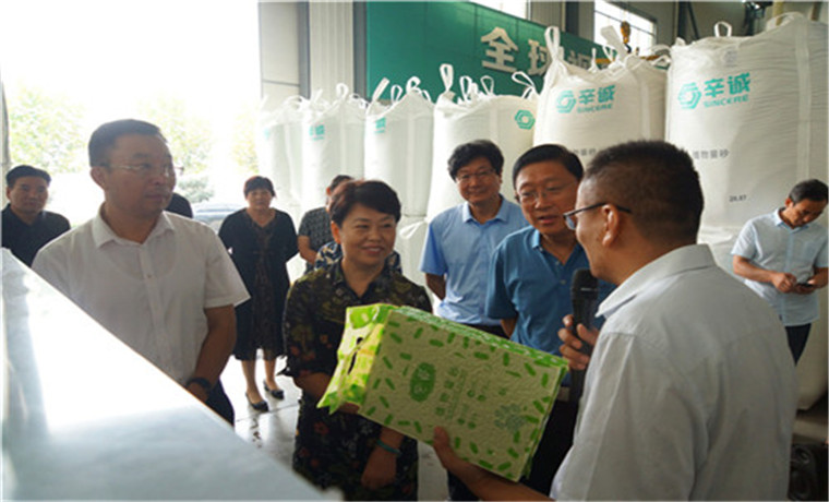 滕州市人大領導來西崗鎮開展“雙聯”暨千名代表下基層活動