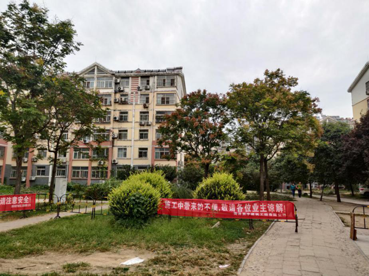 菏澤市一小區業主自愿集資提升改造車位 方便生活保障安全