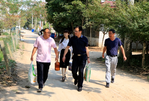 郯城縣委黨校到高峰頭鎮走訪慰問農村困難老黨員