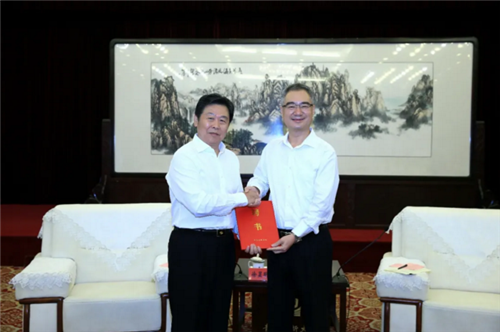 用法治打造最優營商環境，青島市委市政府聘任高層次“法律顧問團”