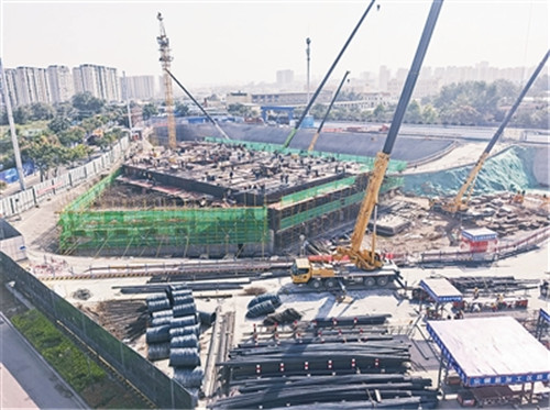青島各區市過節不停工、沖鋒在一線—— 持續“百日攻堅”，假期“連干八天”