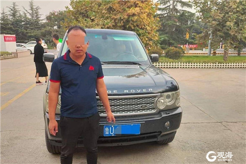 男子無證駕駛被高速交警攔查，人臉識別竟是網上通緝在逃人員！