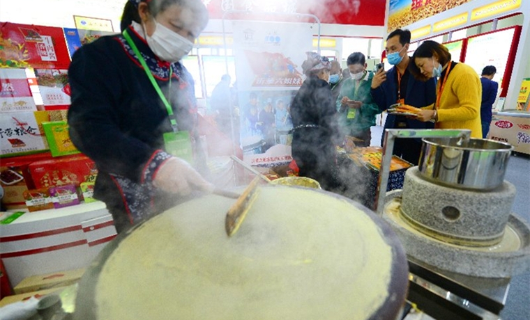 現場攤煎餅，請客商品嘗“臨沂味道”