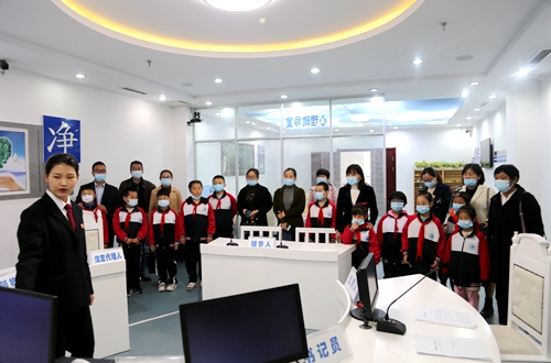 郯城法院：對小學生進行體驗式普法