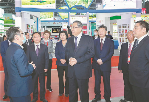 李錦斌李國英巡視農交會展館
