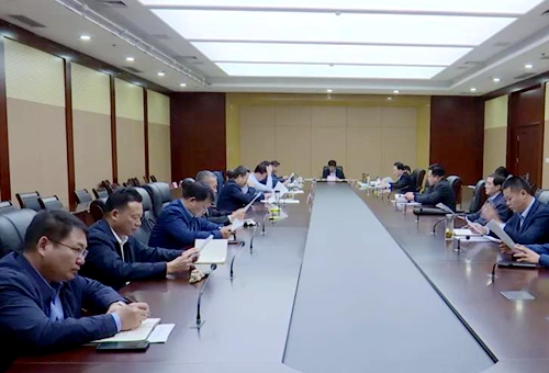 郯城縣委副書記、縣長王立軍主持召開縣政府常務會議