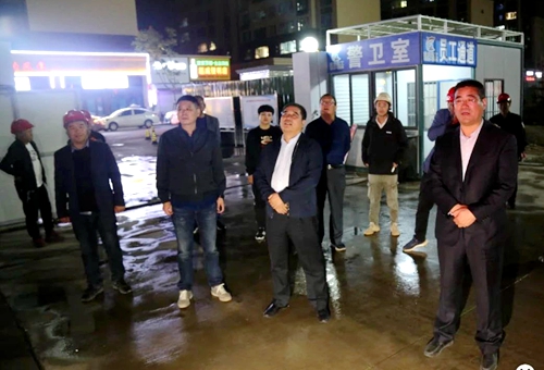 郯城縣住建局夜查工地全天候推進揚塵治理