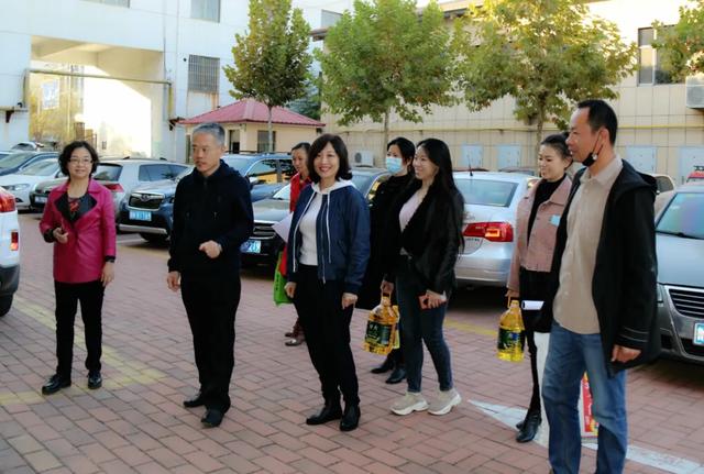 情系重陽丨德城區法院看望慰問離退休老同志