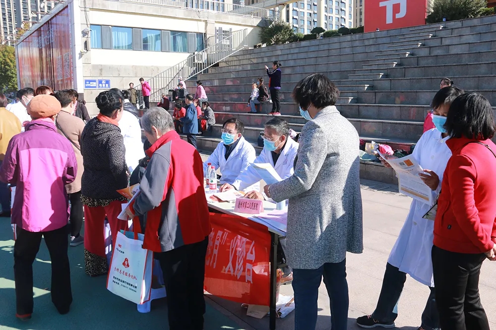 情系敬老月義診送健康德州市第二人民醫院開展“敬老月”義診活動