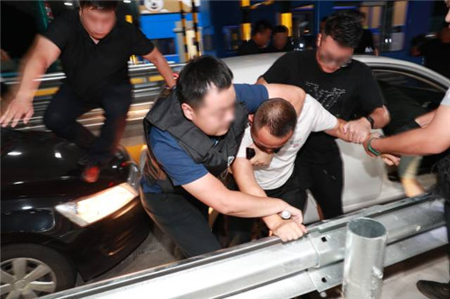 大片！臨沂緝毒民警深夜伏擊跨省販毒團伙，成功摧毀毒瘤！