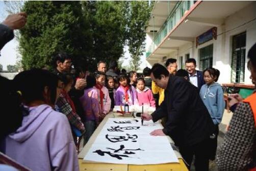 河南南陽市臥龍區：文化扶貧點亮鄉村文明