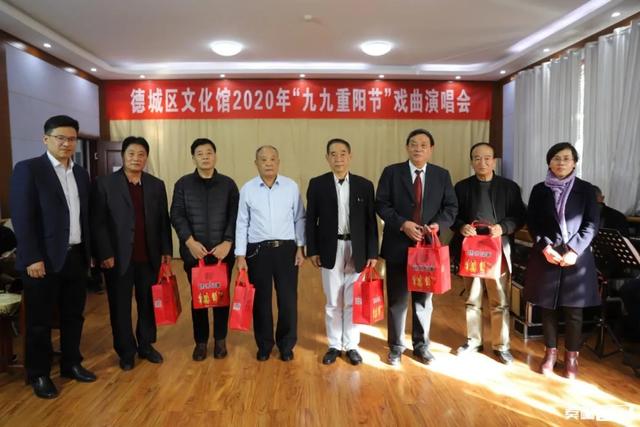 愛在重陽 聯興?活力嘉源 攜手“奏嘛”千份長壽糕點送老人