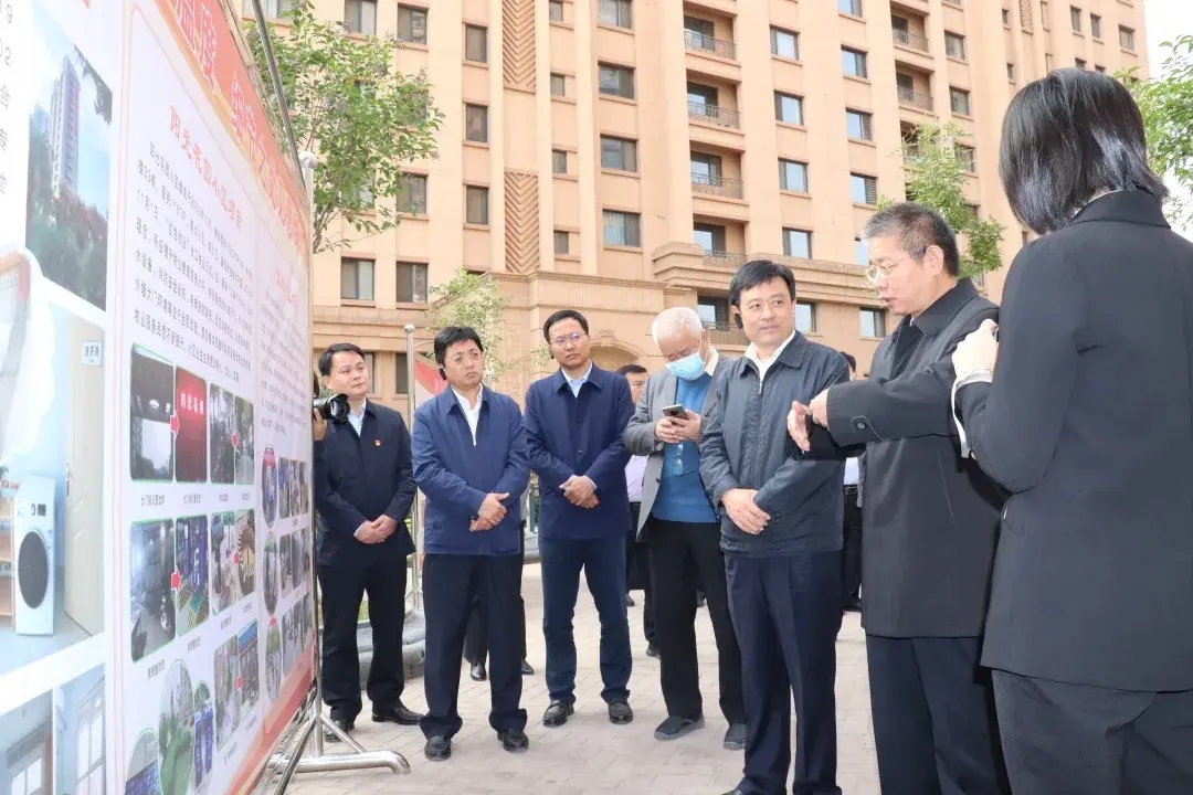 “全市加強紅色物業建設提升社區治理水平現場推進會”人員到東海·巴黎城小區觀摩
