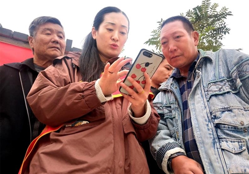 郯城：社區志愿者助力殘疾人用上“電子證”
