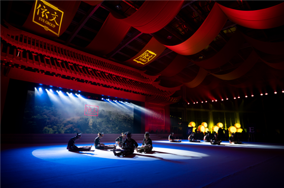 “黎風苗韻·繡夢中國”海南瓊中黎苗文化時裝秀閃耀中國國際時裝周