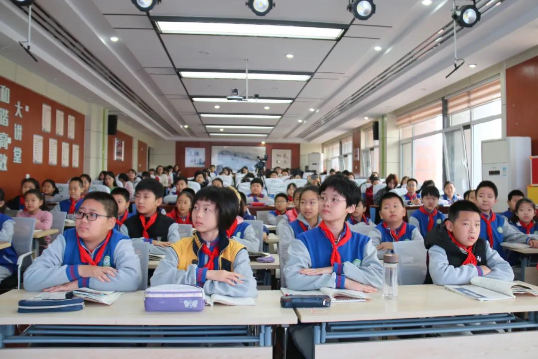 黨建引領方向，點燃發展引擎—德州學院附屬小學黨員干部爭上示范課，力做先鋒教師