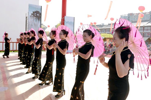 郯城：老年模特“鄉村T臺”秀風采（組照）