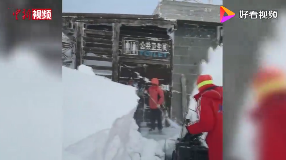 長白山連降大雪 衛生間現2米雪墻
