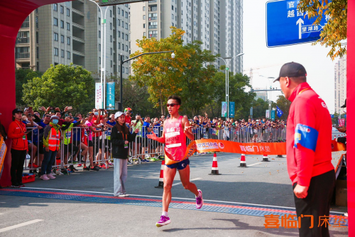 管油勝、楊樂雙雙問鼎冠軍！喜臨門成2020紹興馬拉松最大贏家
