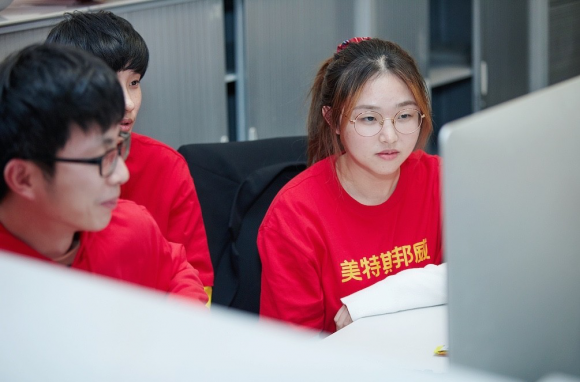 周成建現場助力，致敬美邦服飾12年的雙十一