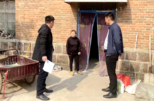 郯城縣楊集鎮中心小學走訪慰問建檔立卡貧困戶