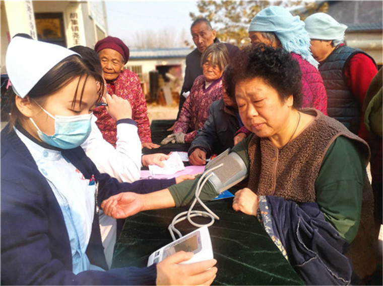 送醫送藥送健康，扶貧義診暖民心