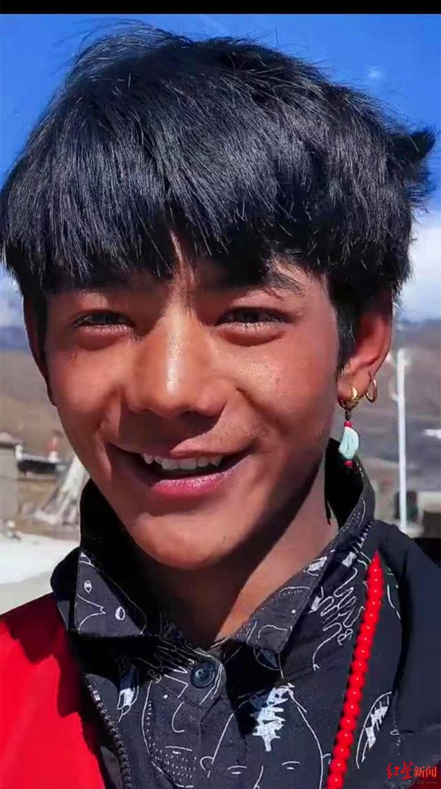 紅遍全網的藏族小伙丁真簽約了，成國有公司員工