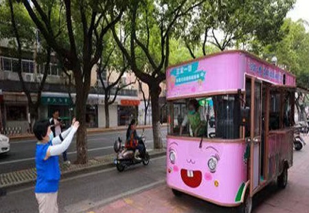 昆山首輛垃圾分類流動服務車“上崗”