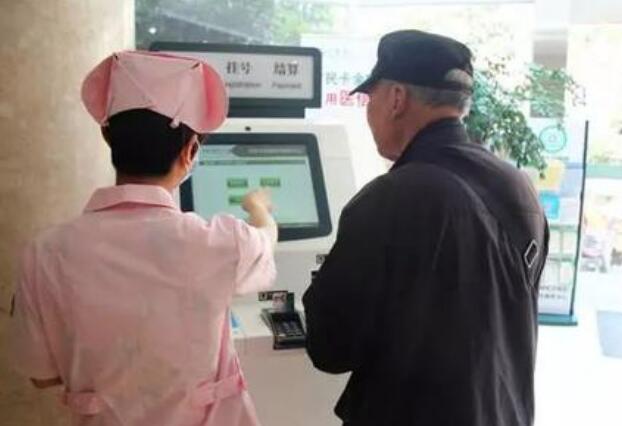 破解老年人面臨“數字鴻溝”問題 國家發改委：傳統方式要保留