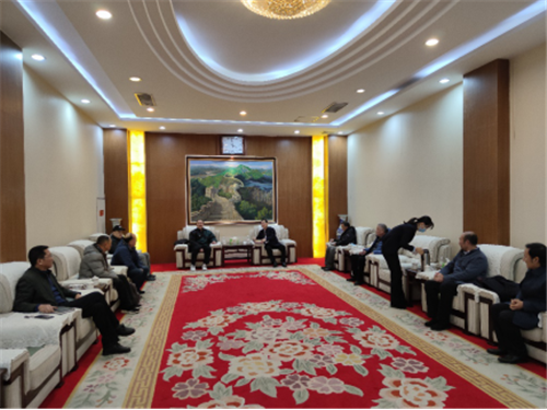 青島農業大學聘請青島市楹聯藝術家協會李德和、高德金和相瑞軍三位藝術家為客座教授