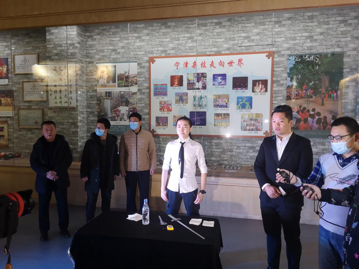 三分鐘吞劍27次，德州王磊又破4項吉尼斯世界紀錄