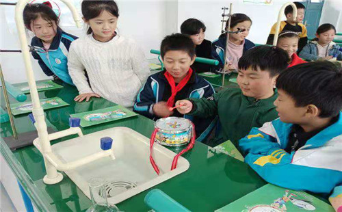 嶧城區底閣鎮朱官莊小學社團活動---活力四“社”錦簇成“團”
