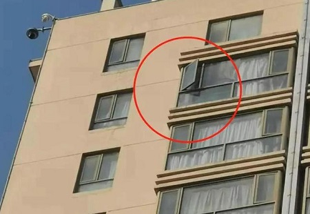 12歲男孩從宿遷一酒店15樓墜下身亡！家人質疑酒店窗戶開啟太大