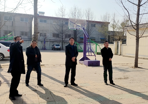 郯城縣歸昌鄉黨委政府領導到老歸昌小學調研