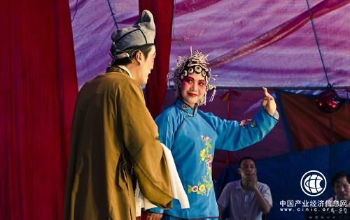 觀眾在哪里，戲就送到哪里（服務農民 服務基層）