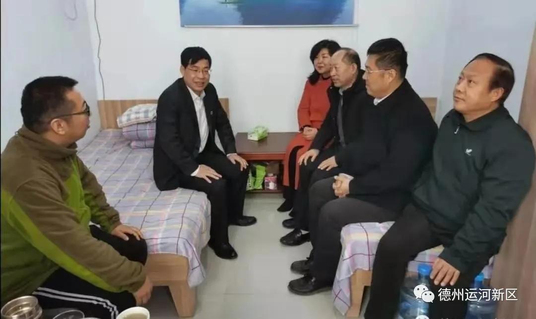德州運河新區領導看望“加強農村基層黨組織建設”工作隊干部