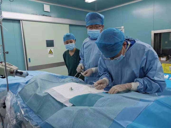 德州聯合醫院腫瘤科全力搶救誤食生硬食物嘔血1500ml男子