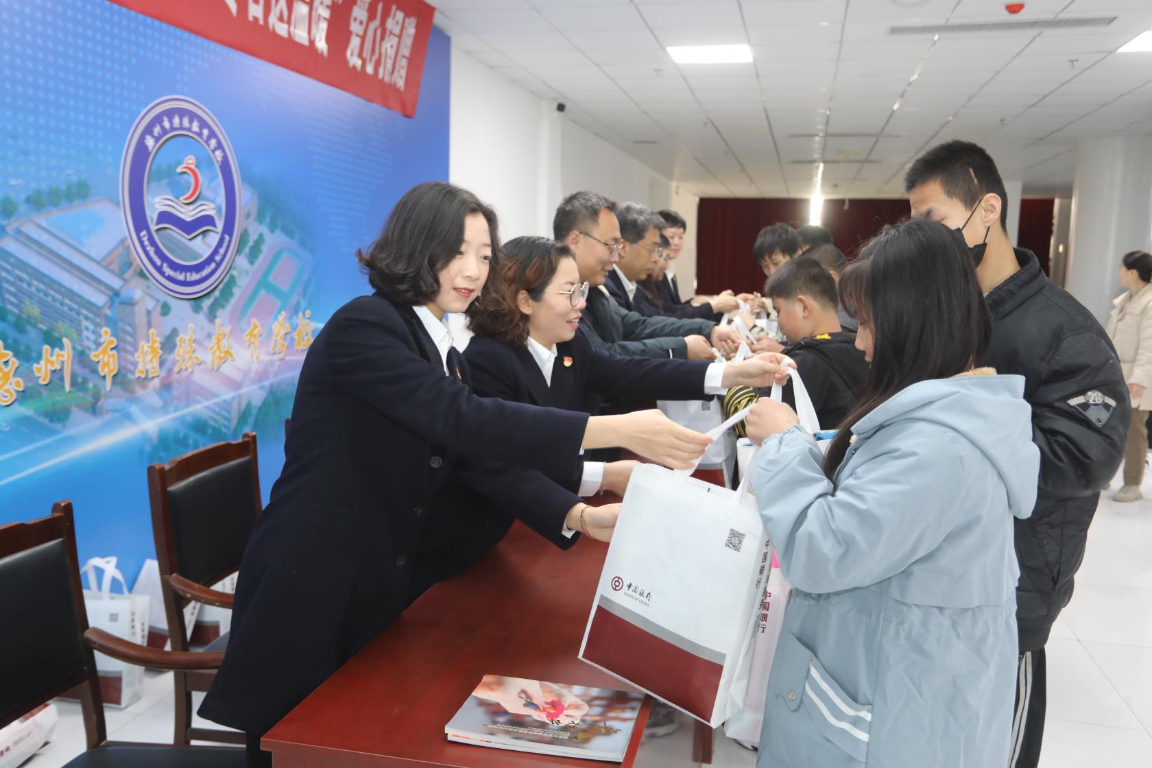 冬日送溫暖 關懷在行動—中行德州開發區支行為特殊教育學校送溫暖
