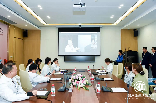 新氧公益救助迎來首例乳房修復手術 主刀醫生吳毅平痛斥黑醫美