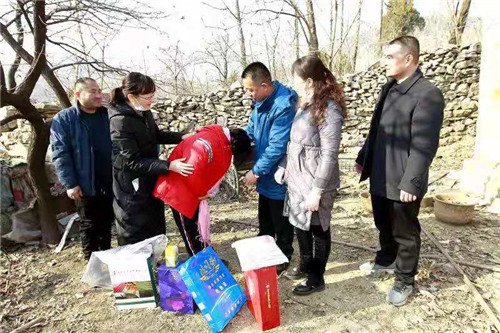 “暖冬行動走進大山”：探沂鎮10名孤貧兒童感受溫暖