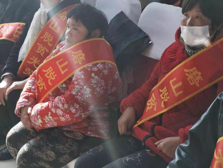 磨山10戶貧困戶站上領獎臺：我脫貧，我光榮！