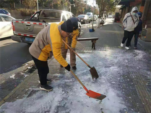 寒潮中，那一抹靚麗的“橙色”溫暖人心——島城環衛人堅守崗位，全力保障城市有序運行