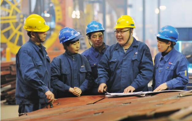 人社部：我國大力推動“藍領”評職稱、漲待遇