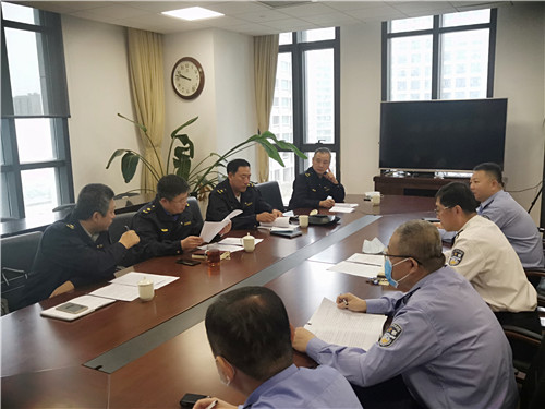 青島市城市管理局：部門協同“齊步走” 下好小廣告治理“先手棋”