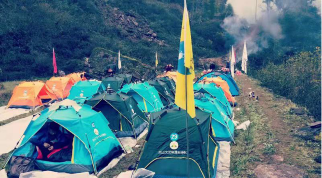 巴山文藝帳篷輕騎隊“雙服務”：鄉親們的“帳篷親戚隊”