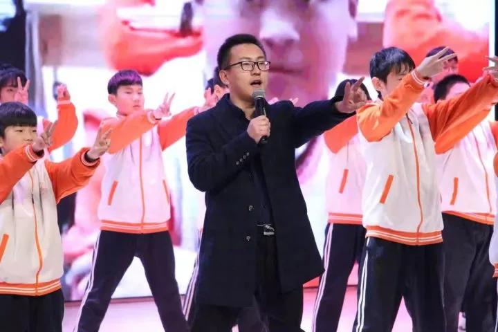 德州90后歷史老師走紅！獲網絡800萬點贊！