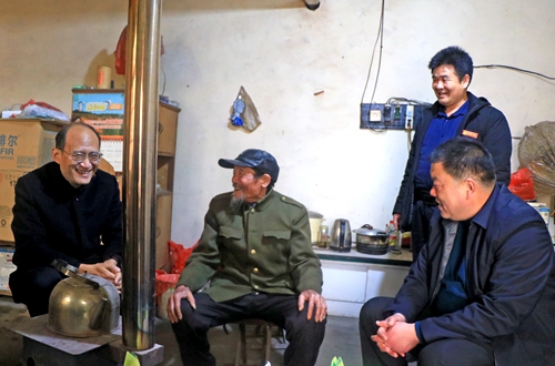 耿立洺到高峰頭鎮“市派第一書記”任職村開展走訪活動